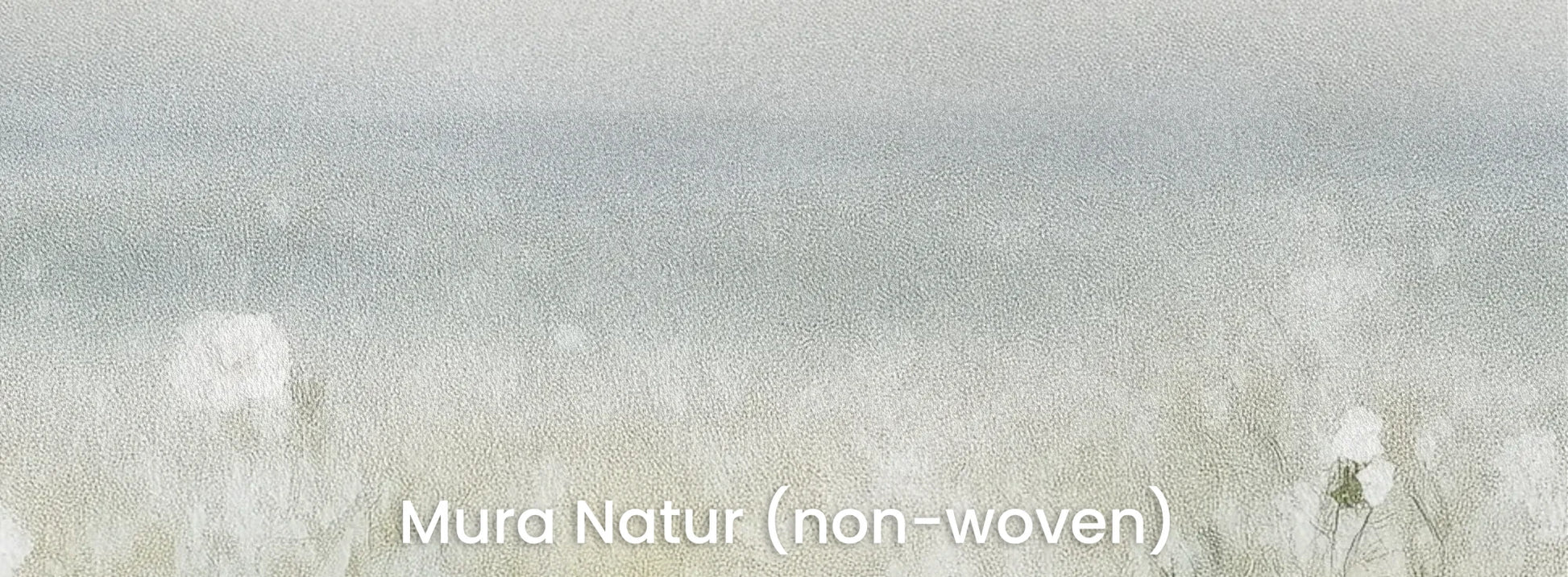 Zbliżenie na fototapetę PORCELAIN WILDSCAPE - tapeta z delikatną łąką w porannej mgle na naturalnym podłożu ekologicznym.