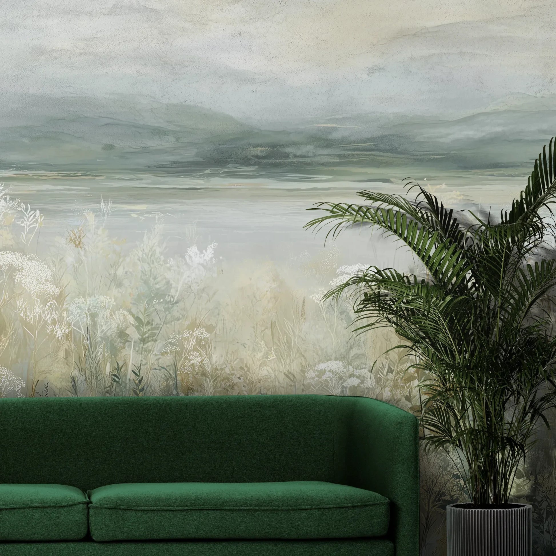 Fototapeta PALE WILDSCAPE - tapeta z łąką w delikatnej mgle pokazana w aranżacji wnętrza z akcentem na ścianie.