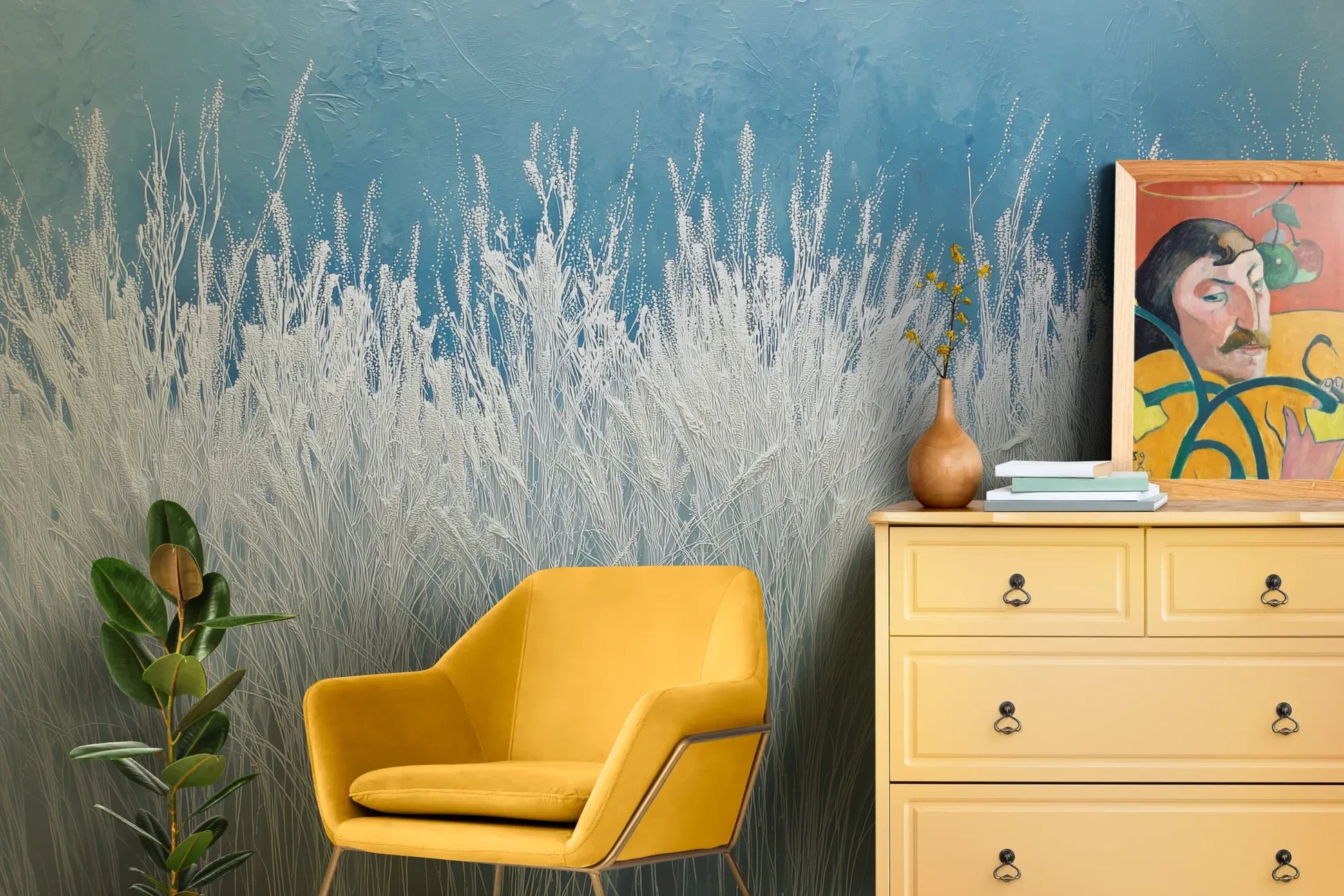 Wzór fototapety GLACIAL STEMS - tapeta z mroźnymi źdźbłami trawy pokazanej w aranżacji salonu.