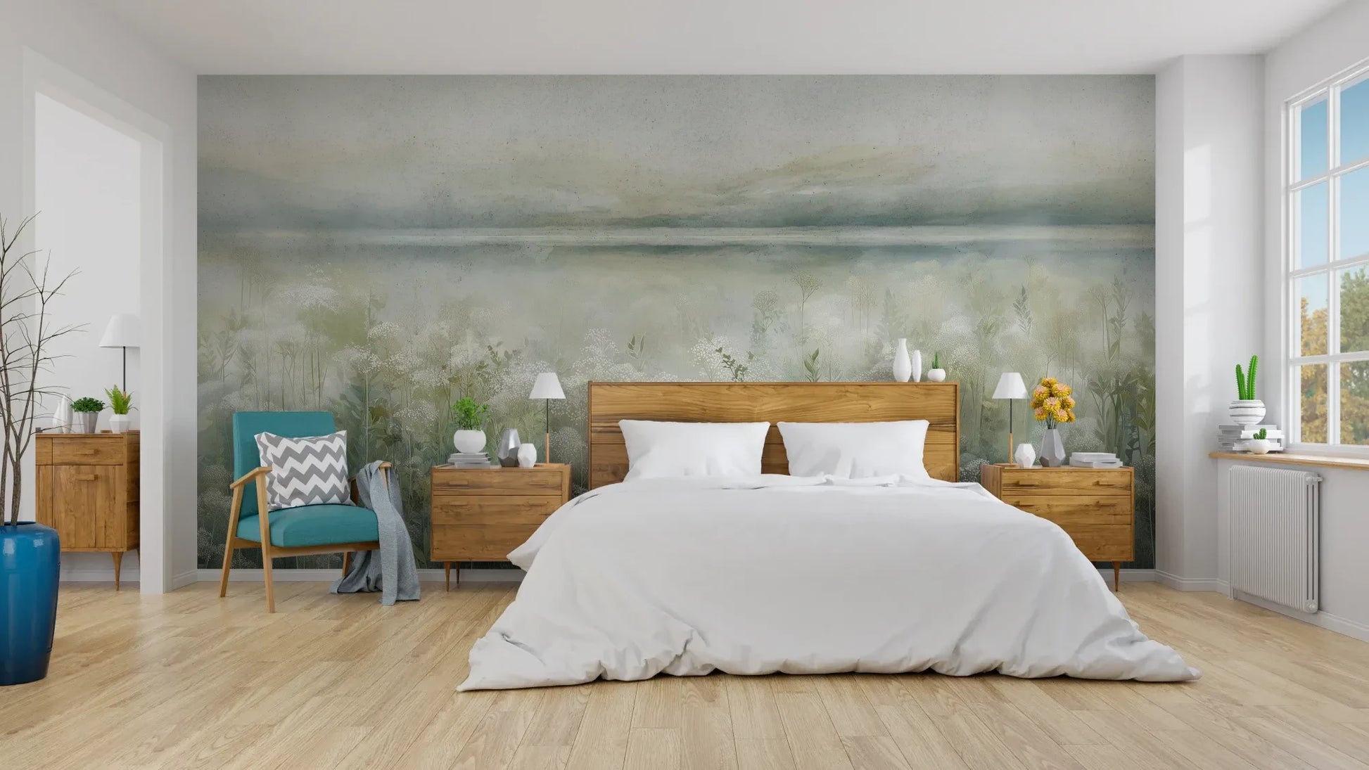 Wzór fototapety HORIZON REVERIE - tapeta z delikatną łąką w porannej mgle pokazanej w aranżacji sypialni.