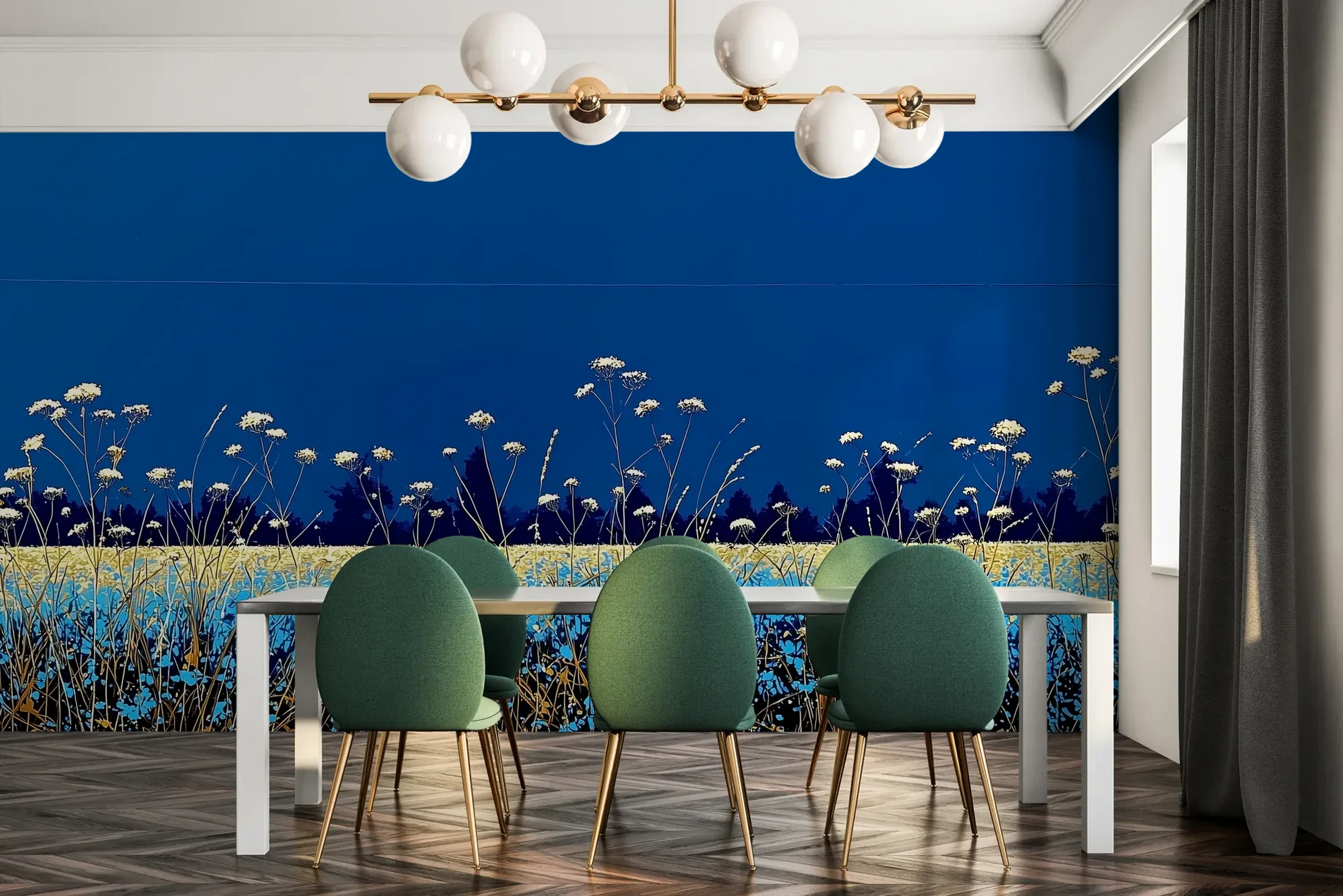 Fototapeta SAPPHIRE HORIZON - tapeta z lazurową łąką i białymi kwiatami pokazana w aranżacji jadalni.