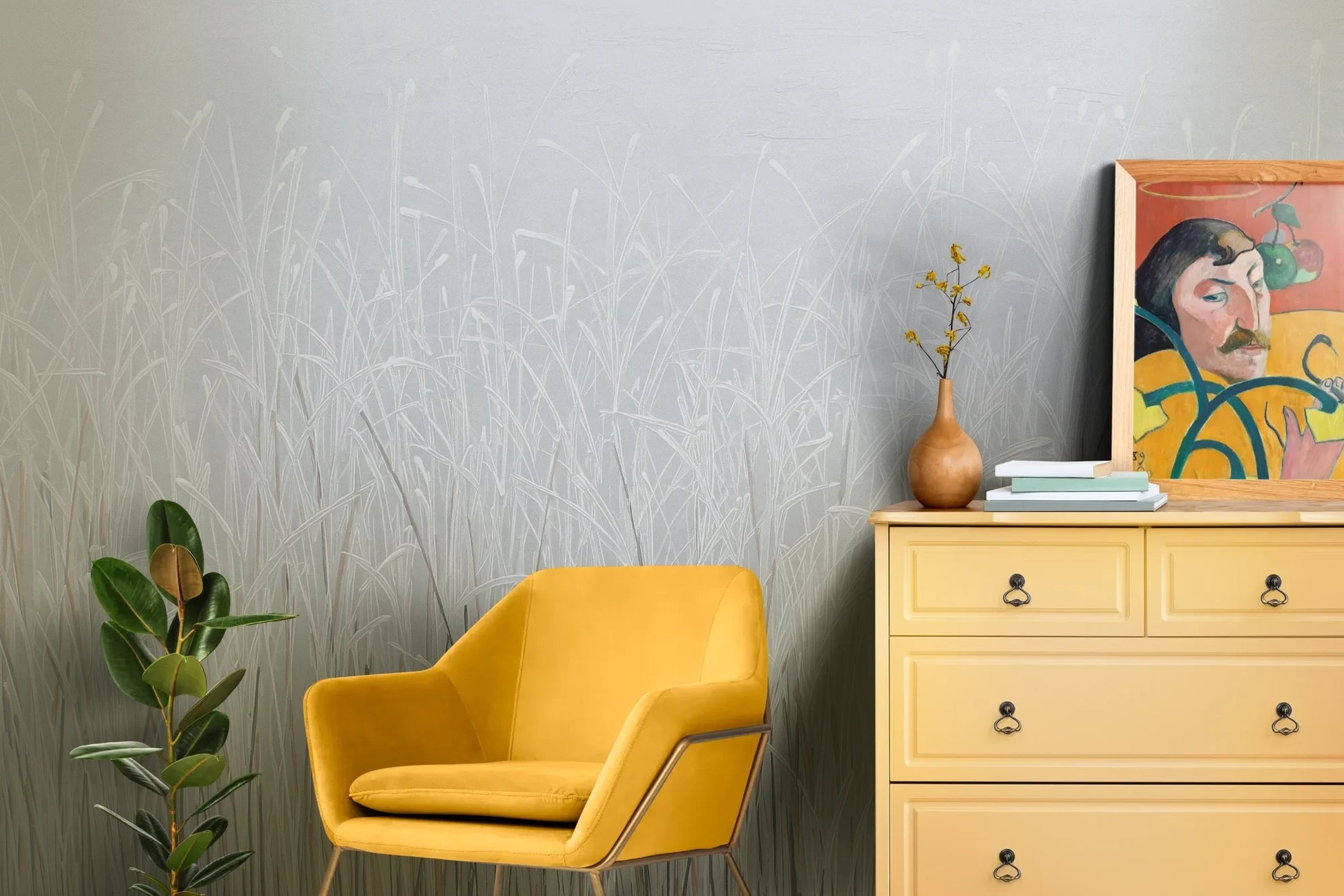 Wzór fototapety FROSTBOUND SERENITY - tapeta z zimowymi trawami w szarej mgle pokazanej w aranżacji salonu.