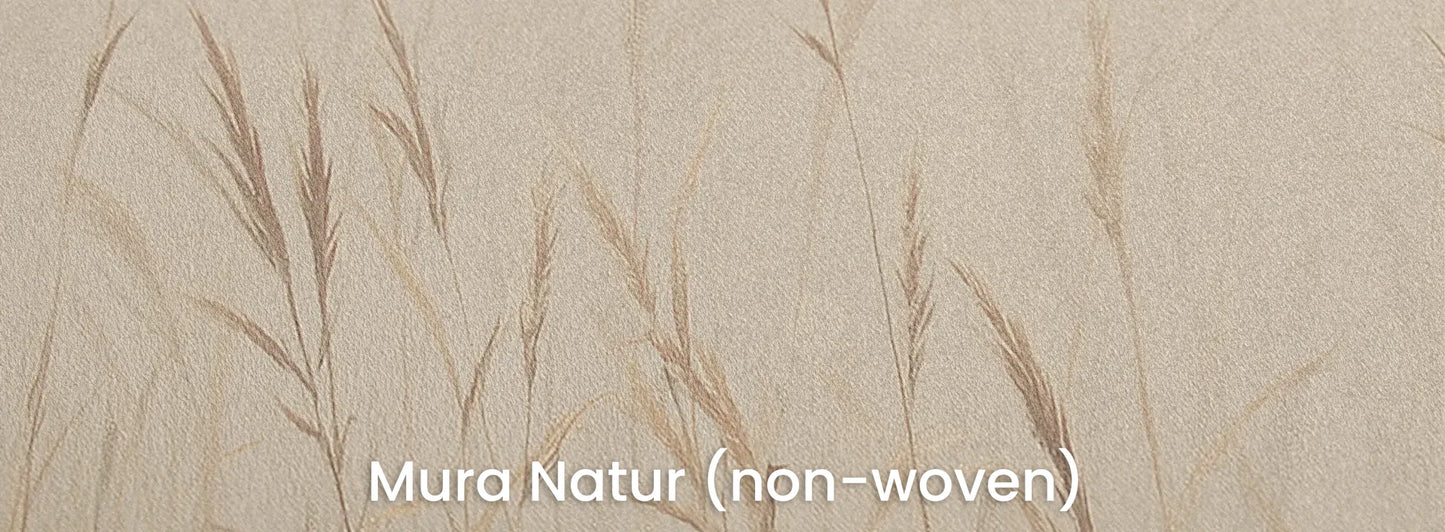 Zbliżenie na fototapetę MISTY SILENCE - tapeta z mglistymi trawami o świcie na naturalnym podłożu ekologicznym.