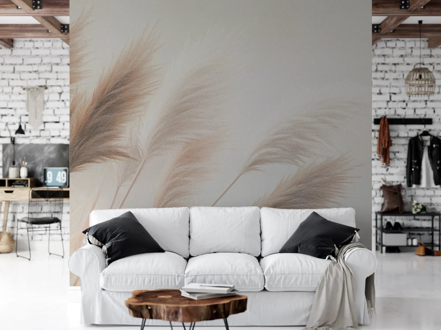 Wzór fototapety DESERT WHISPERS - tapeta z delikatnymi źdźbłami trawy w beżowych odcieniach pokazanej w aranżacji salonu.