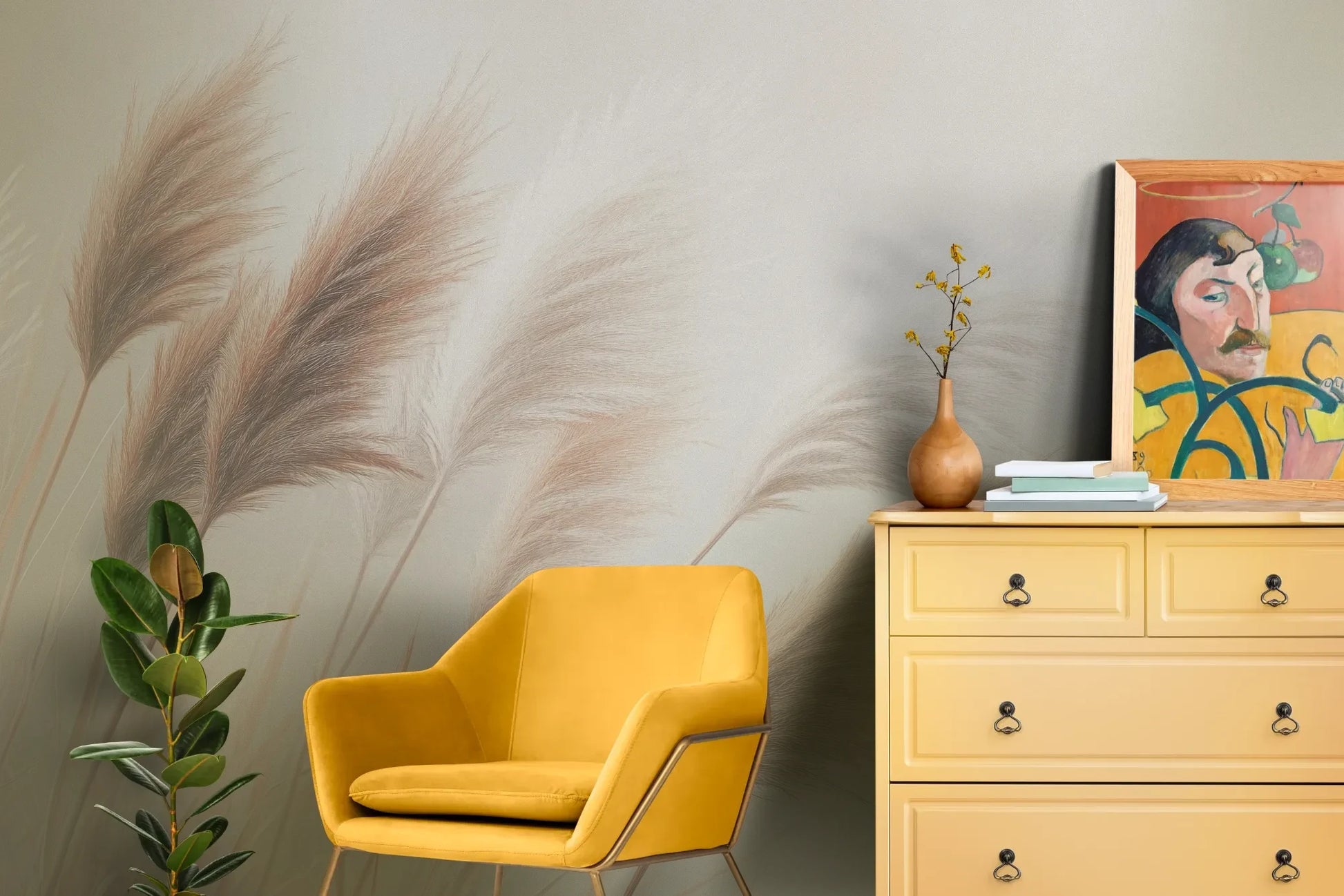 Wzór fototapety DESERT WHISPERS - tapeta z delikatnymi źdźbłami trawy w beżowych odcieniach pokazanej w aranżacji salonu.