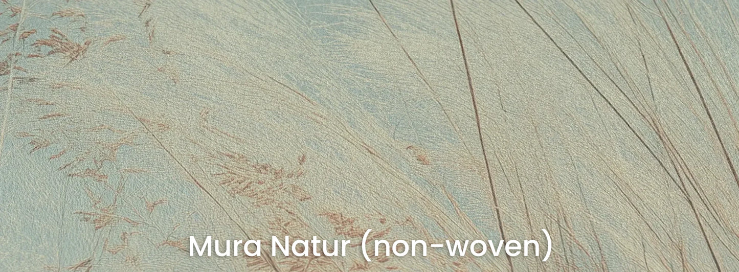 Zbliżenie na fototapetę SAGE WHISPERS - tapeta z delikatną trawą na błękitnym tle na naturalnym podłożu ekologicznym.