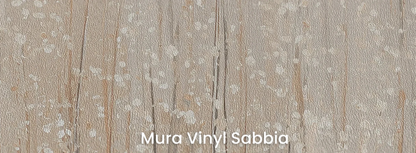 Zbliżenie na fototapetę GOLDEN WHISPERS - tapeta z delikatnymi źdźbłami traw w beżowej tonacji na podłożu o strukturze ziarna piasku.