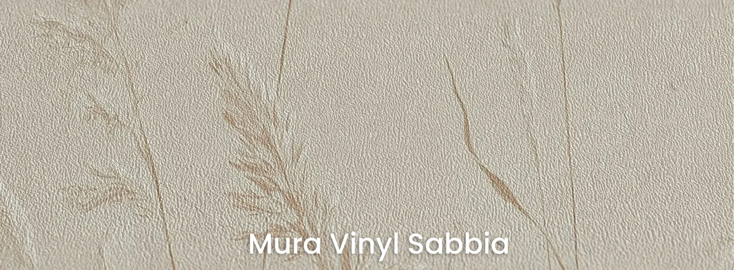 Zbliżenie na fototapetę NATURE'S LULLABY - tapeta z delikatnymi źdźbłami traw w beżowej tonacji na podłożu o strukturze ziarna piasku.