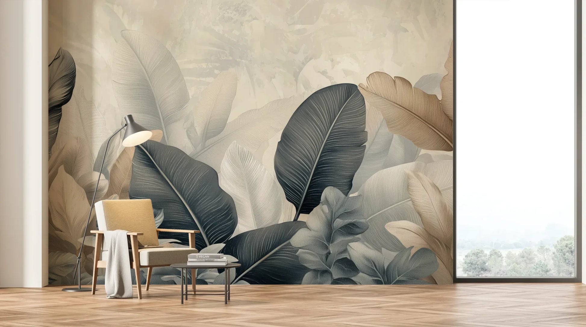 Wzór fototapety FEATHER SYMPHONY - tapeta z tropikalnymi liśćmi w stonowanych szarościach pokazanej w aranżacji salonu.