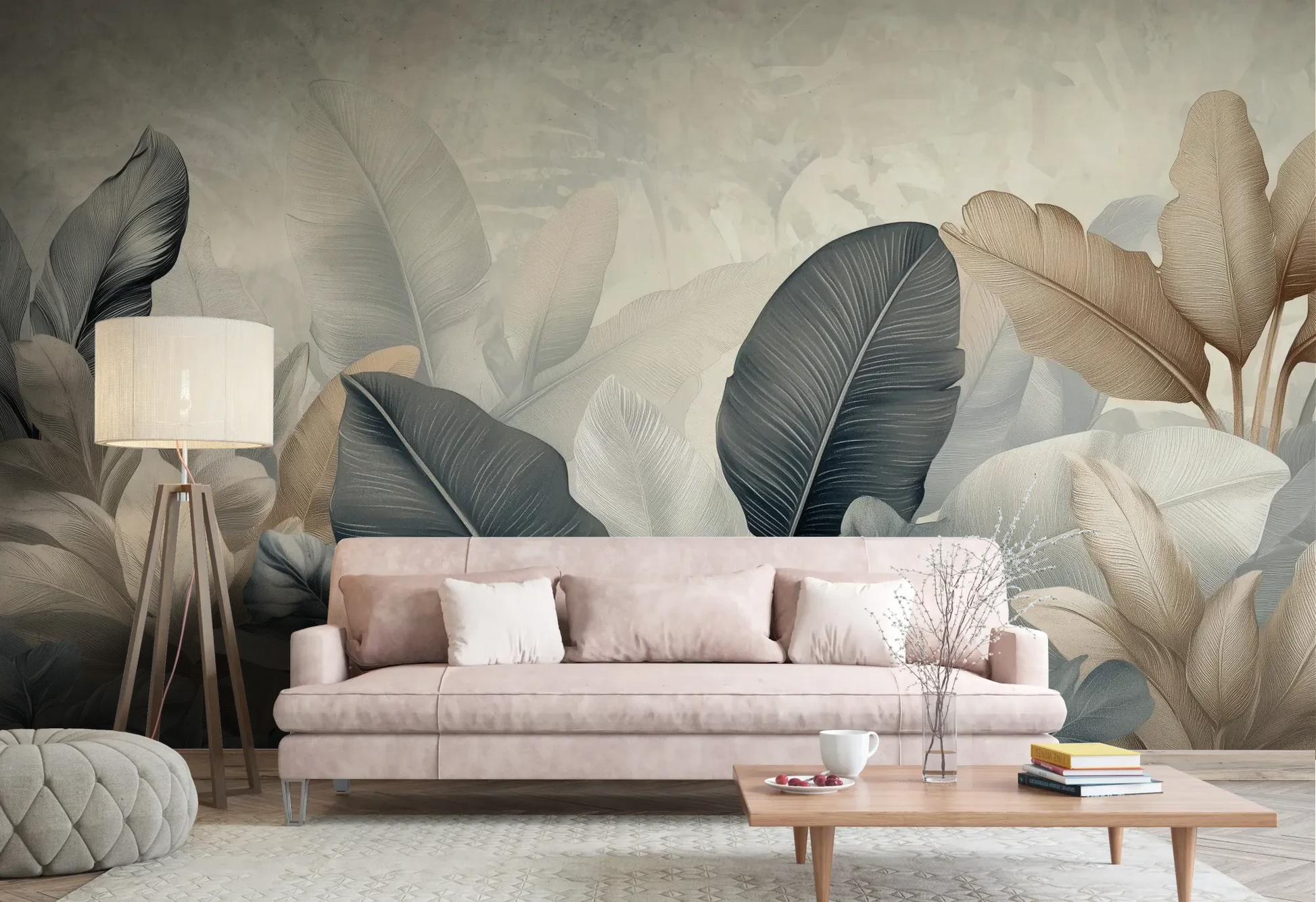 Wzór fototapety FEATHER SYMPHONY - tapeta z tropikalnymi liśćmi w stonowanych szarościach pokazanej w aranżacji salonu.