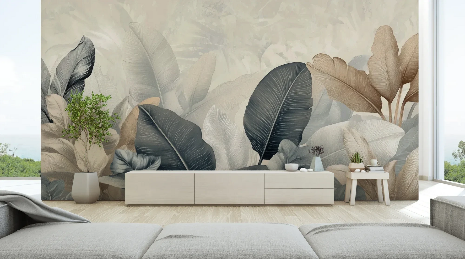 Wzór fototapety FEATHER SYMPHONY - tapeta z tropikalnymi liśćmi w stonowanych szarościach pokazanej w aranżacji salonu.