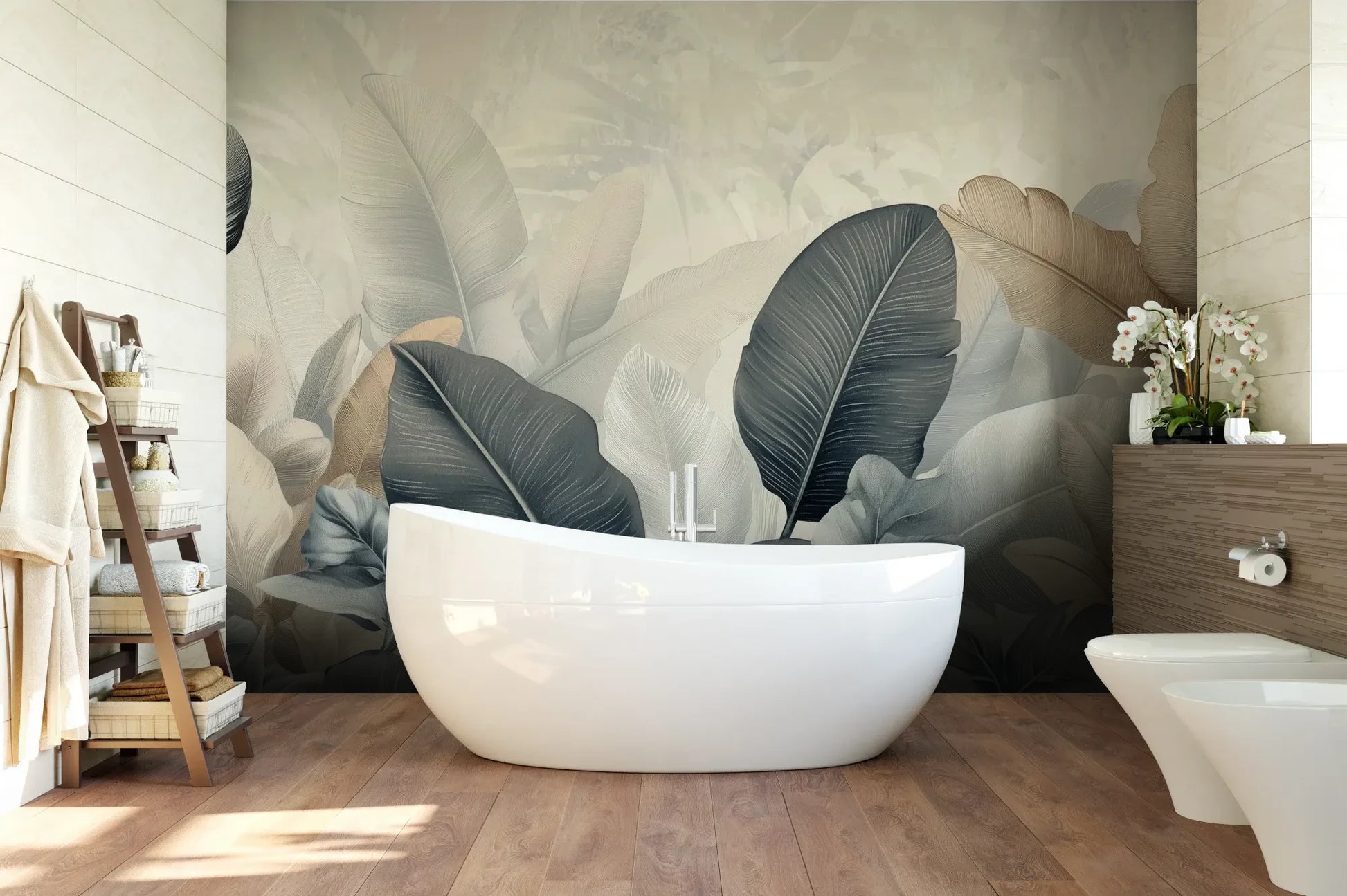 Wzór fototapety FEATHER SYMPHONY - tapeta z tropikalnymi liśćmi w stonowanych szarościach pokazanej w aranżacji łazienki.