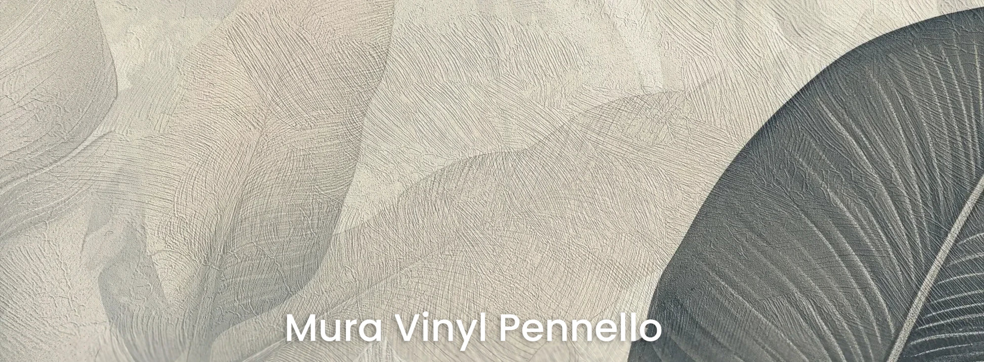 Zbliżenie na fototapetę FEATHER SYMPHONY - tapeta z tropikalnymi liśćmi w stonowanych szarościach na podłożu o fakturze pociągnięć pędzla.