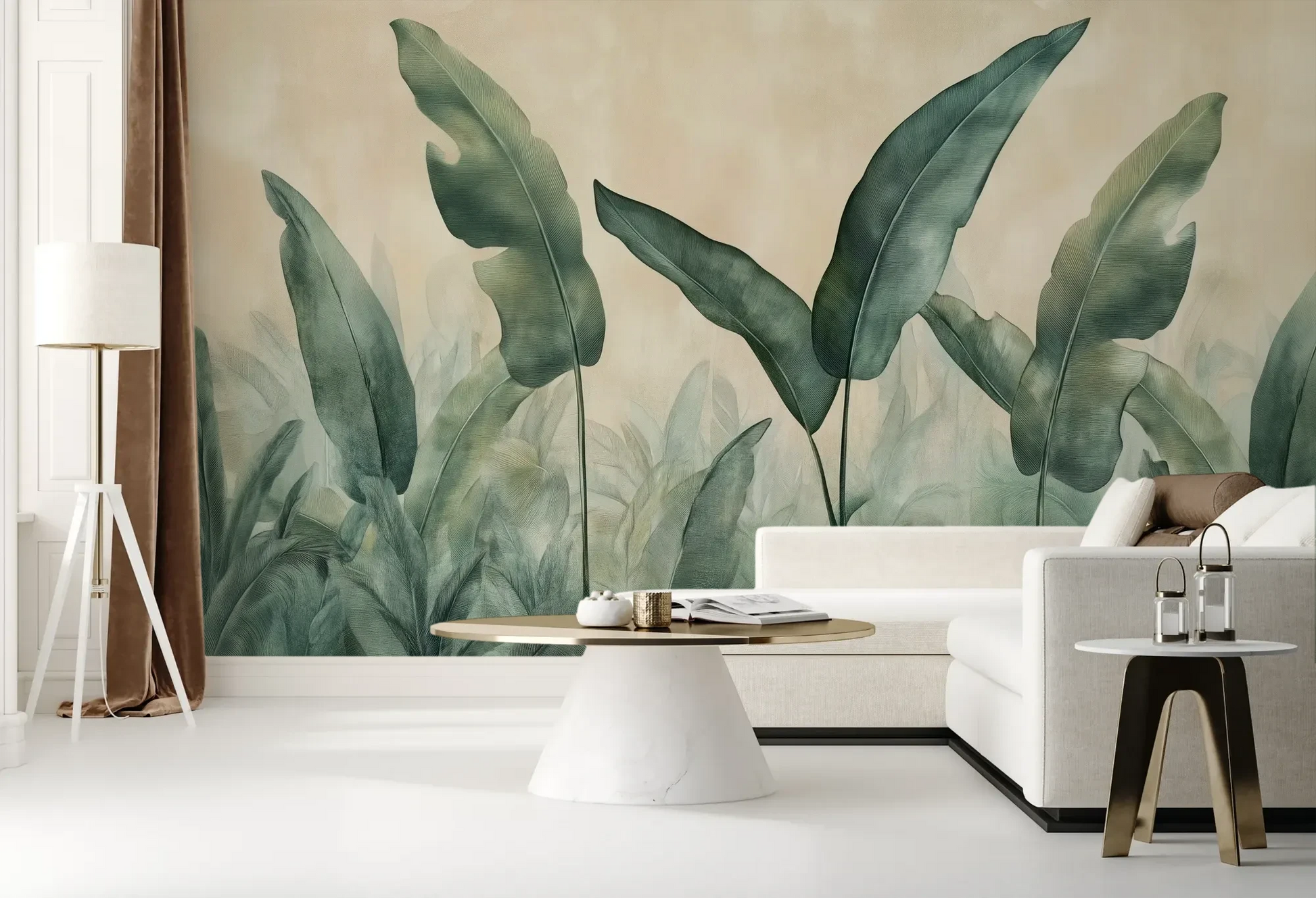 Wzór fototapety EMERALD WHISPERS - tapeta z tropikalnymi liśćmi w odcieniach zieleni pokazanej w aranżacji salonu.