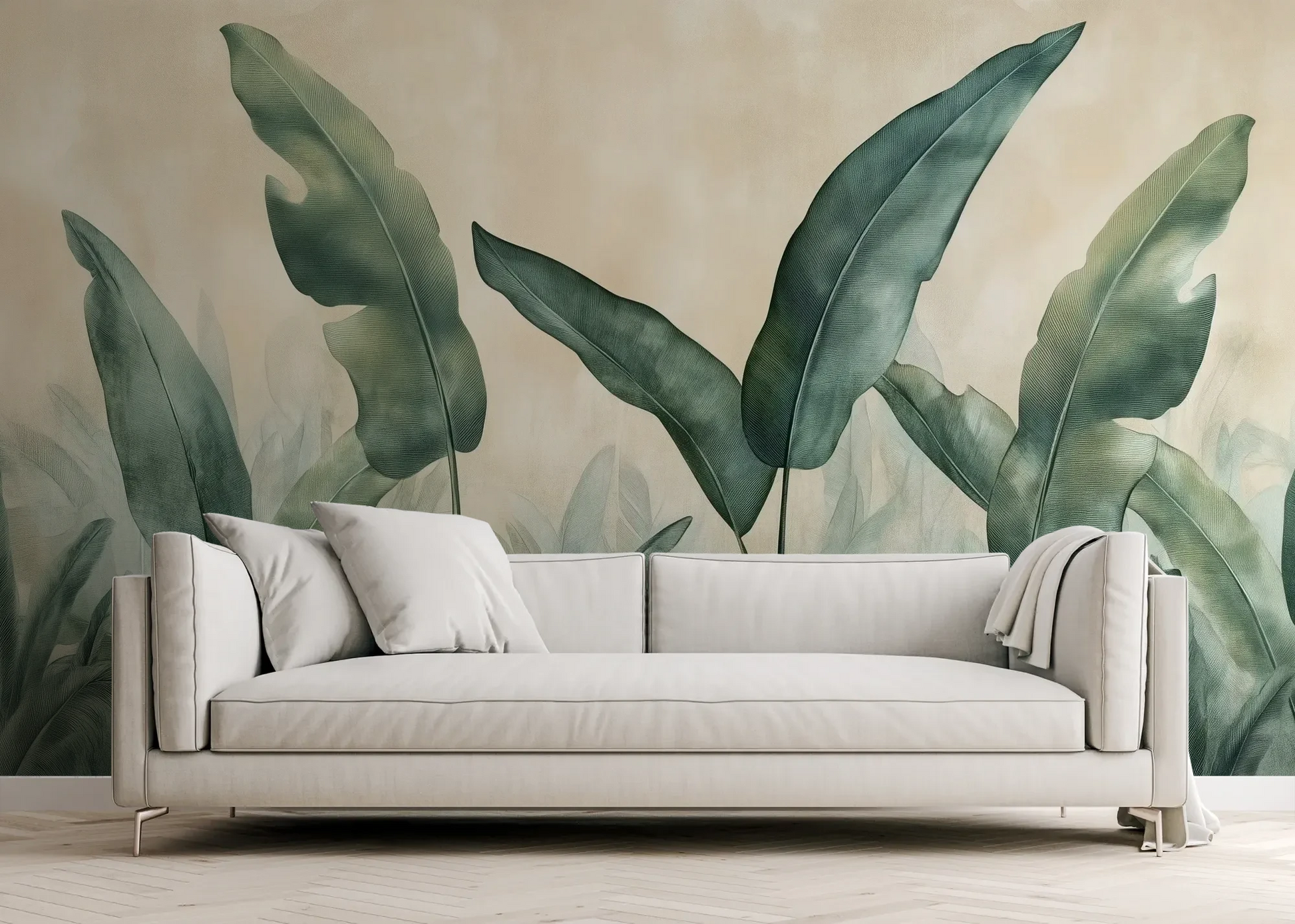 Wzór fototapety EMERALD WHISPERS - tapeta z tropikalnymi liśćmi w odcieniach zieleni pokazanej w aranżacji salonu.