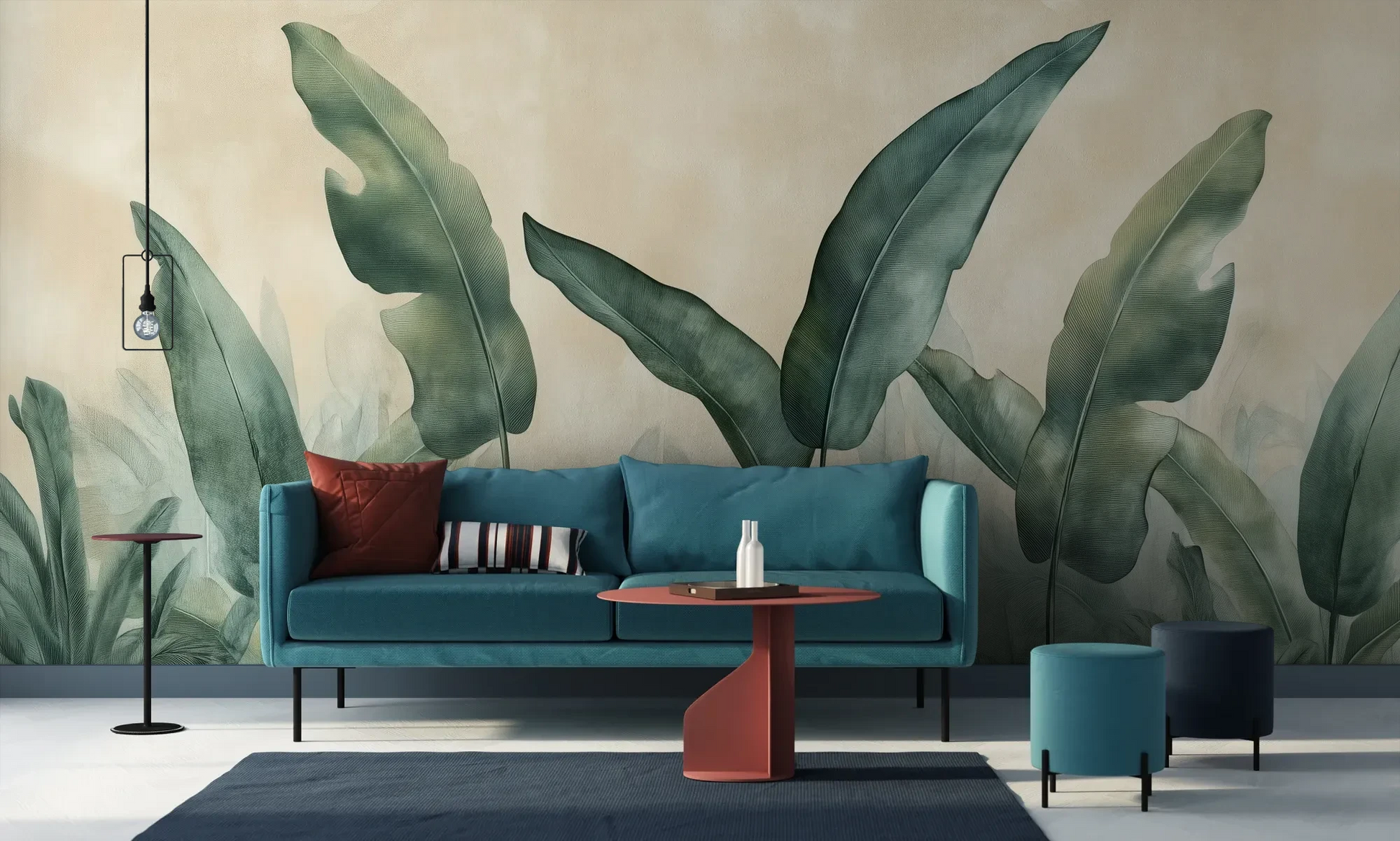 Wzór fototapety EMERALD WHISPERS - tapeta z tropikalnymi liśćmi w odcieniach zieleni pokazanej w aranżacji salonu.