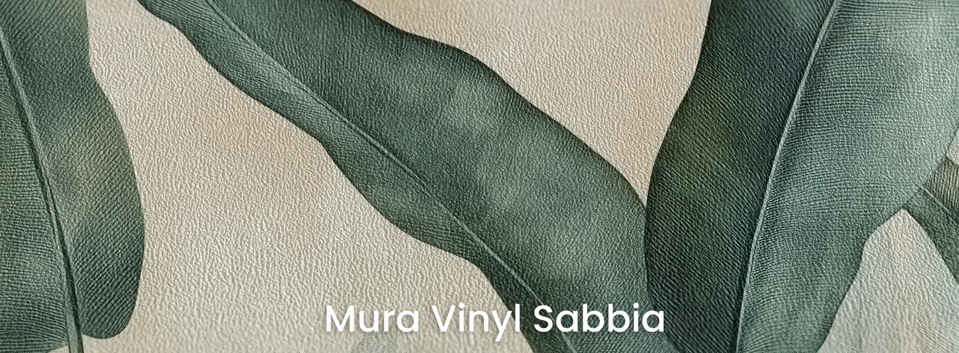 Zbliżenie na fototapetę EMERALD WHISPERS - tapeta z tropikalnymi liśćmi w odcieniach zieleni na podłożu o strukturze ziarna piasku.