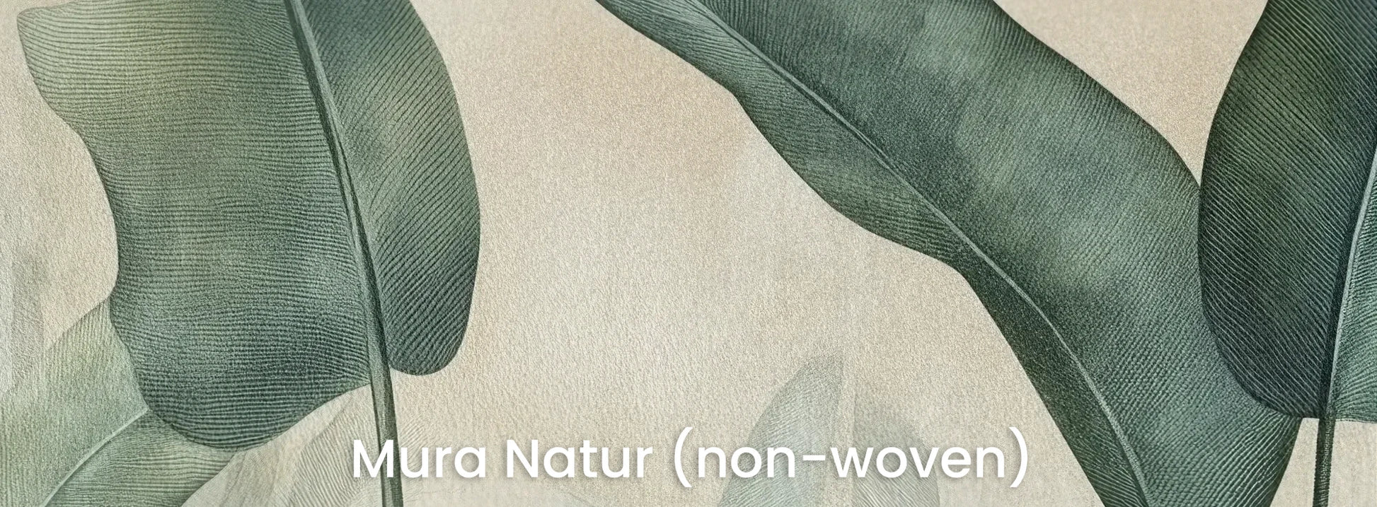 Zbliżenie na fototapetę EMERALD WHISPERS - tapeta z tropikalnymi liśćmi w odcieniach zieleni na naturalnym podłożu ekologicznym.