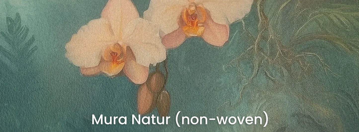 Zbliżenie na fototapetę ORCHID LUMINESCENCE - tapeta z mistyczną dżunglą i delikatnymi kwiatami na naturalnym podłożu ekologicznym.