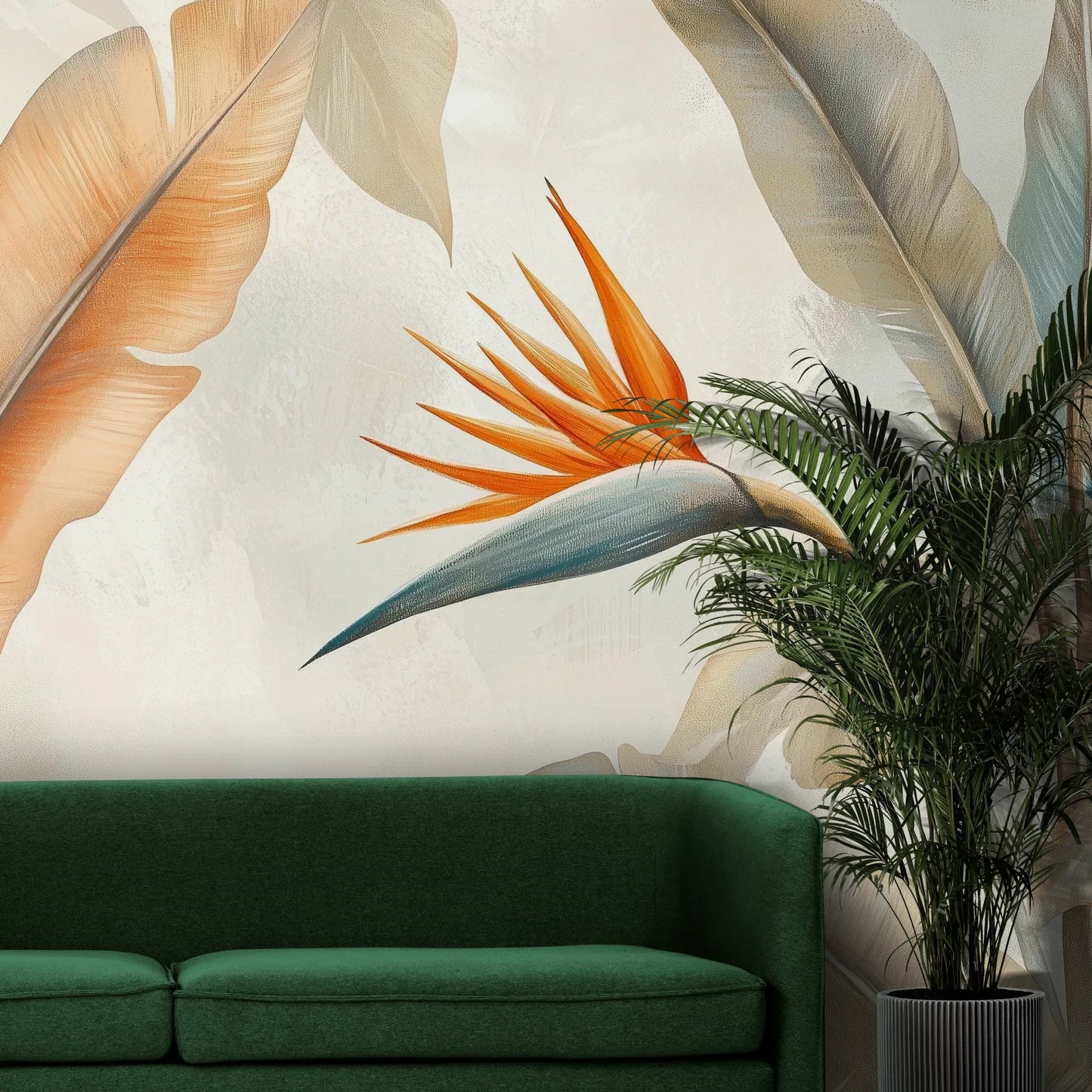 Fototapeta PARADISE WINGS - tapeta z tropikalnymi liśćmi i rajskim kwiatem pokazana w aranżacji wnętrza z akcentem na ścianie.