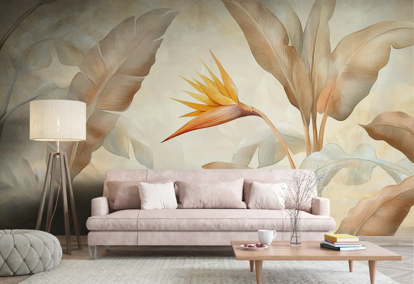 Wzór fototapety GOLDEN STRELITZIA - tapeta z tropikalną rajską ptasznicą w ciepłych beżach pokazanej w aranżacji salonu.