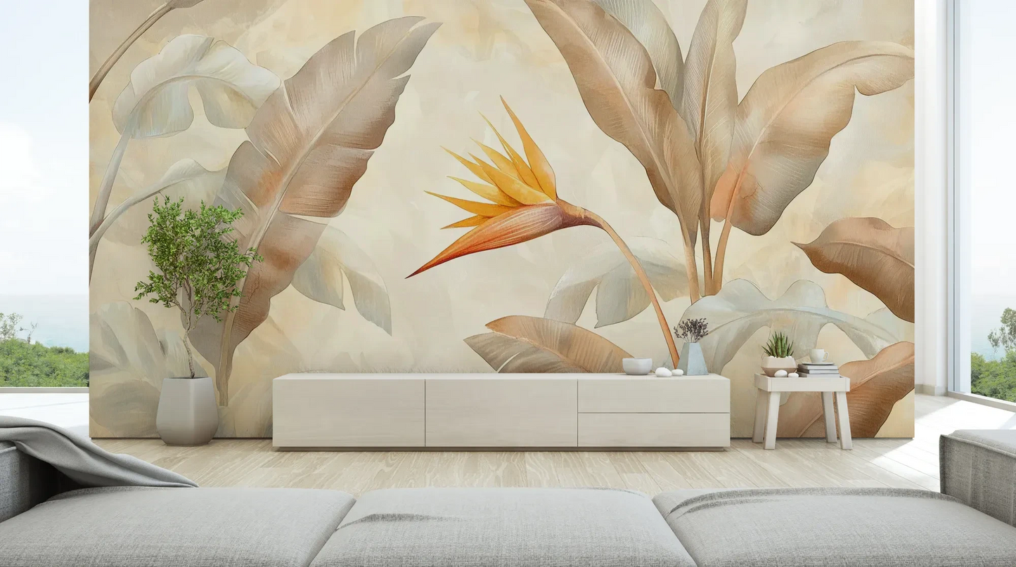 Wzór fototapety GOLDEN STRELITZIA - tapeta z tropikalną rajską ptasznicą w ciepłych beżach pokazanej w aranżacji salonu.