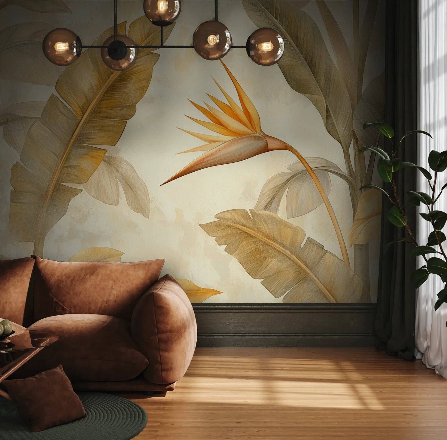 Fototapeta GOLDEN PARADISE - tapeta z tropikalnymi liśćmi i kwiatem strelicji pokazana w aranżacji wnętrza z akcentem na ścianie.