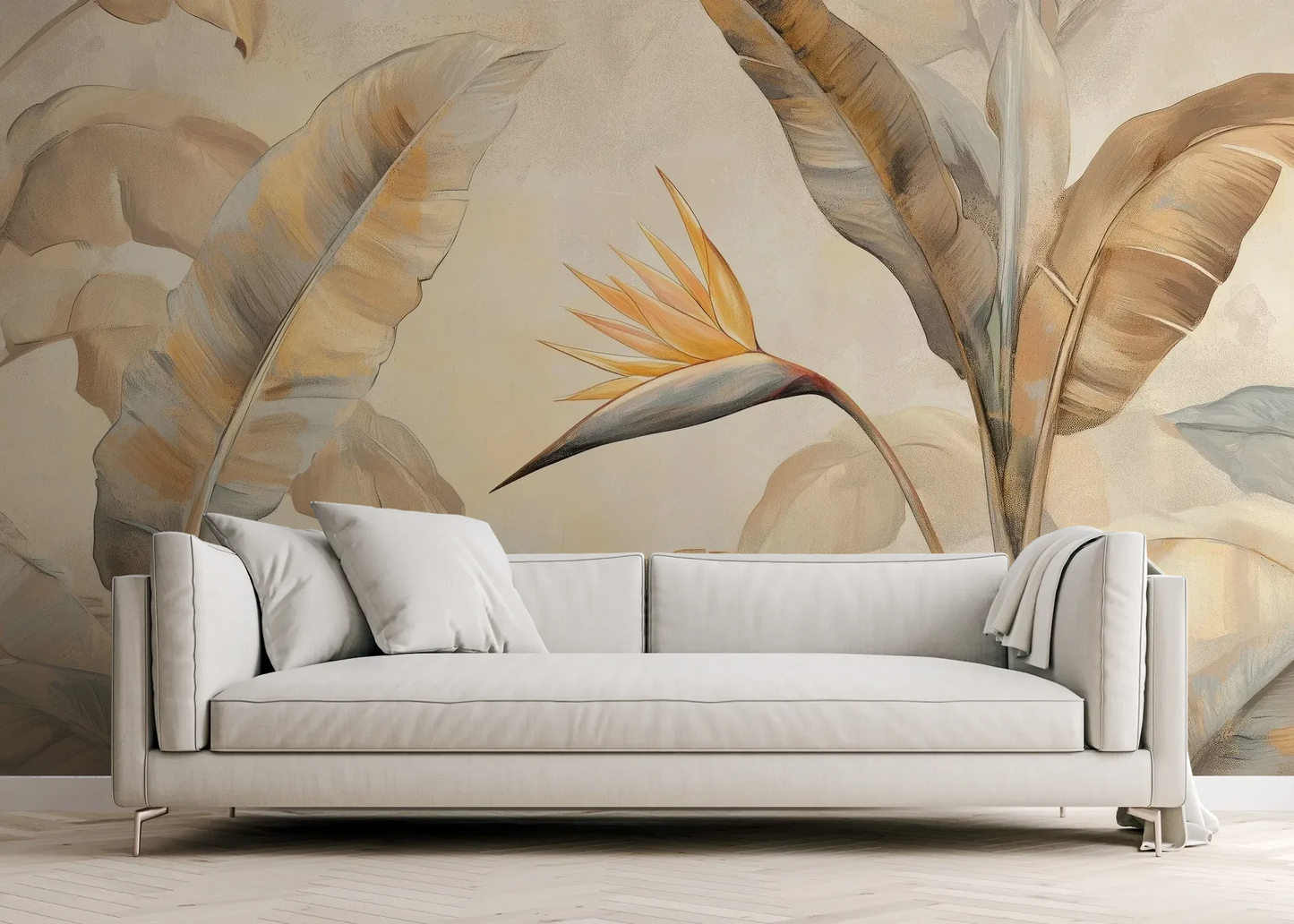 Wzór fototapety SUNLIT STRELITZIA - tapeta z egzotycznym rajskim ptakiem w pastelowych barwach pokazanej w aranżacji salonu.