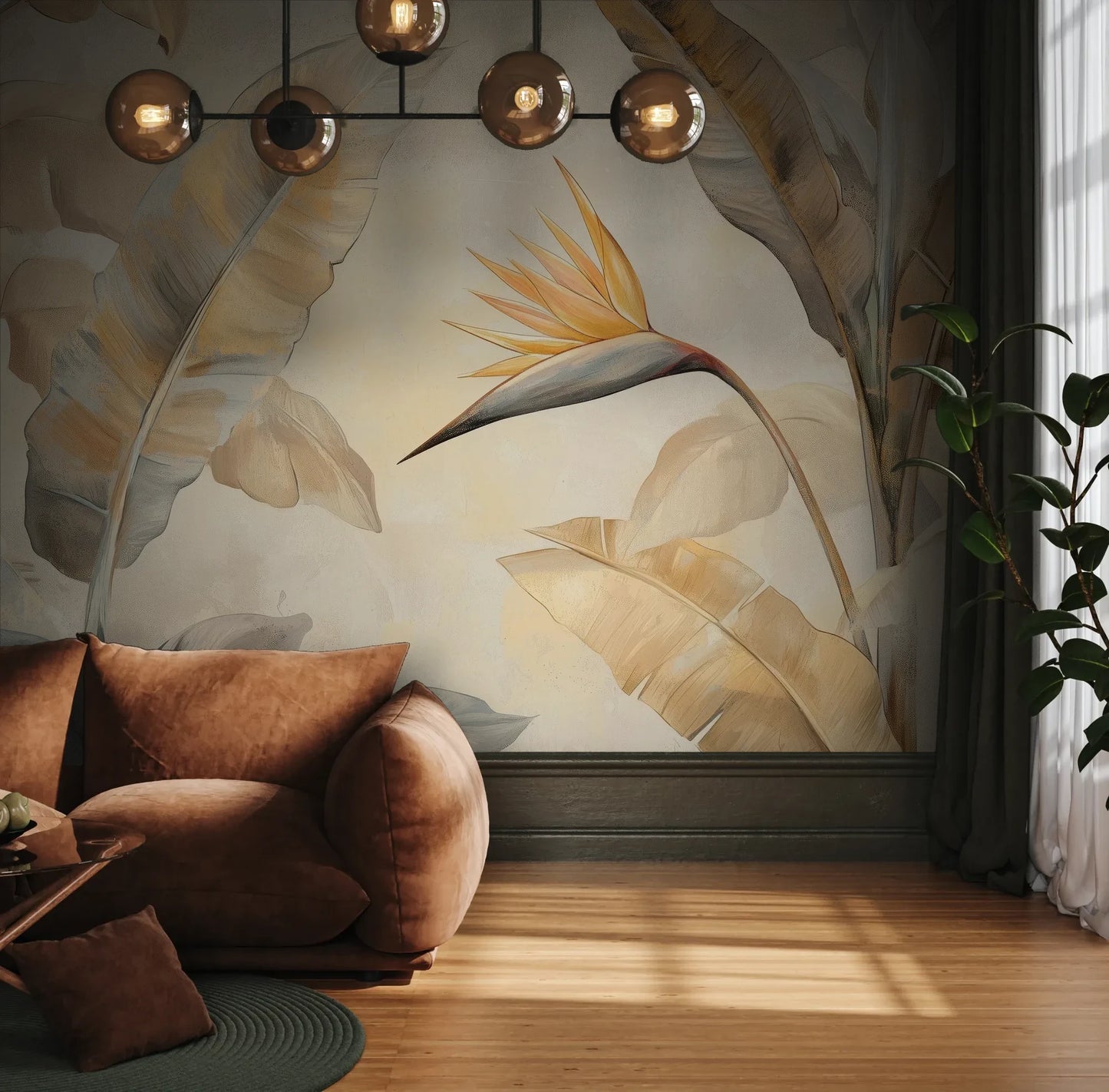 Fototapeta SUNLIT STRELITZIA - tapeta z egzotycznym rajskim ptakiem w pastelowych barwach pokazana w aranżacji wnętrza z akcentem na ścianie.
