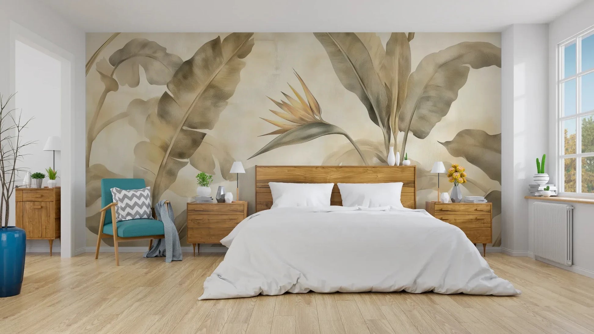 Wzór fototapety DESERT SYMPHONY - tapeta z beżowymi liśćmi palmowymi i rajskim ptakiem pokazanej w aranżacji sypialni.
