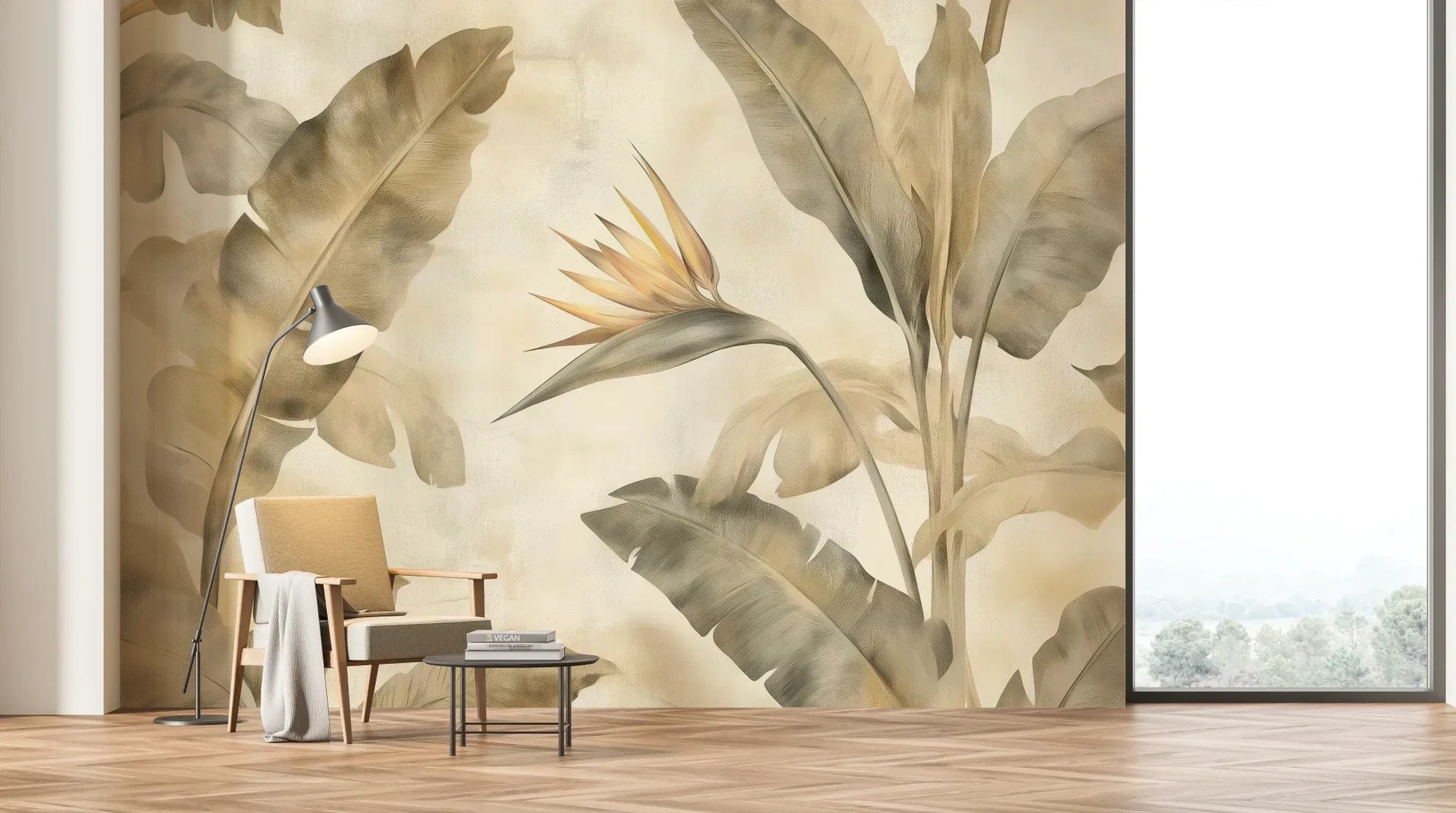 Wzór fototapety DESERT SYMPHONY - tapeta z beżowymi liśćmi palmowymi i rajskim ptakiem pokazanej w aranżacji salonu.