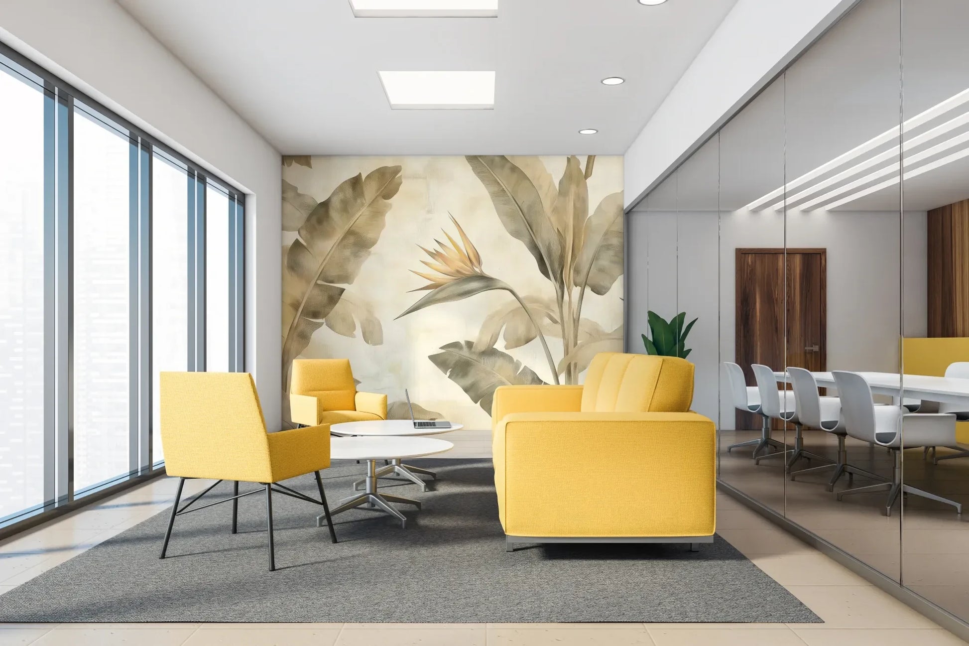 Fototapeta DESERT SYMPHONY - tapeta z beżowymi liśćmi palmowymi i rajskim ptakiem w aranżacji wnętrza.