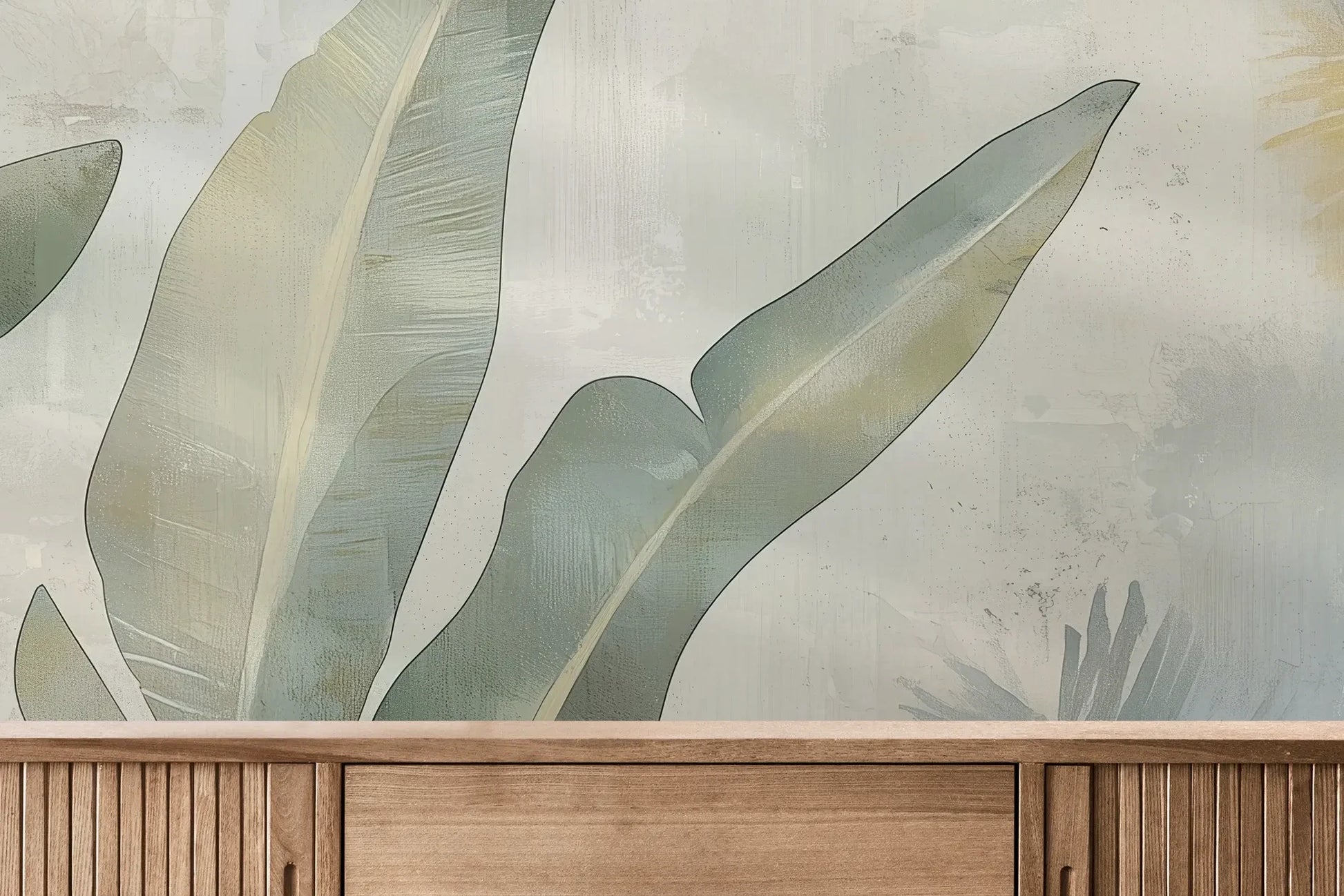 Fototapeta JADE CANOPY - tapeta z tropikalnymi liśćmi w stonowanych zieleniach pokazana w aranżacji wnętrza z akcentem na ścianie.