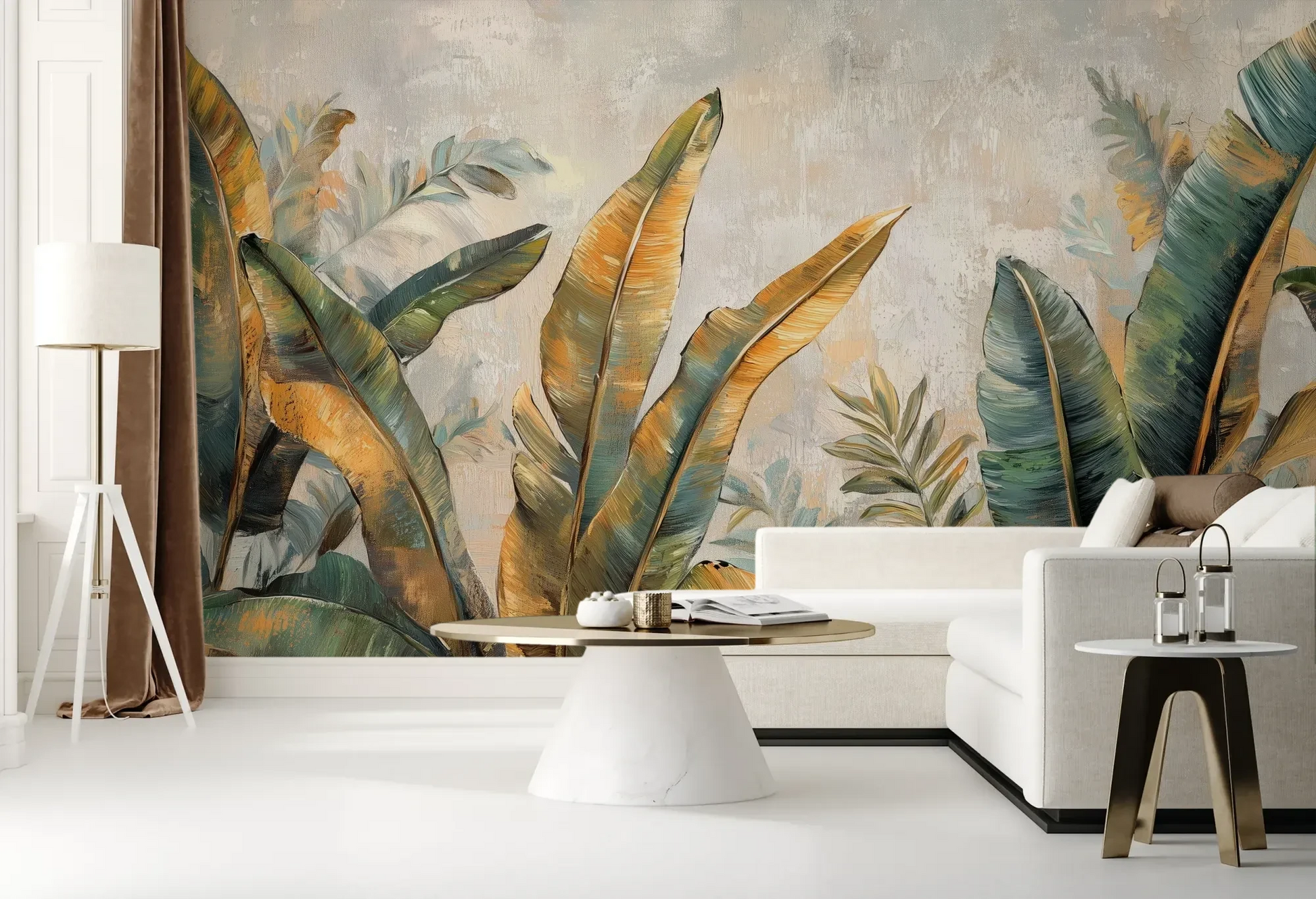 Wzór fototapety GILDED FOLIAGE - tapeta z tropikalnymi liśćmi w złoto-turkusowej palecie pokazanej w aranżacji salonu.