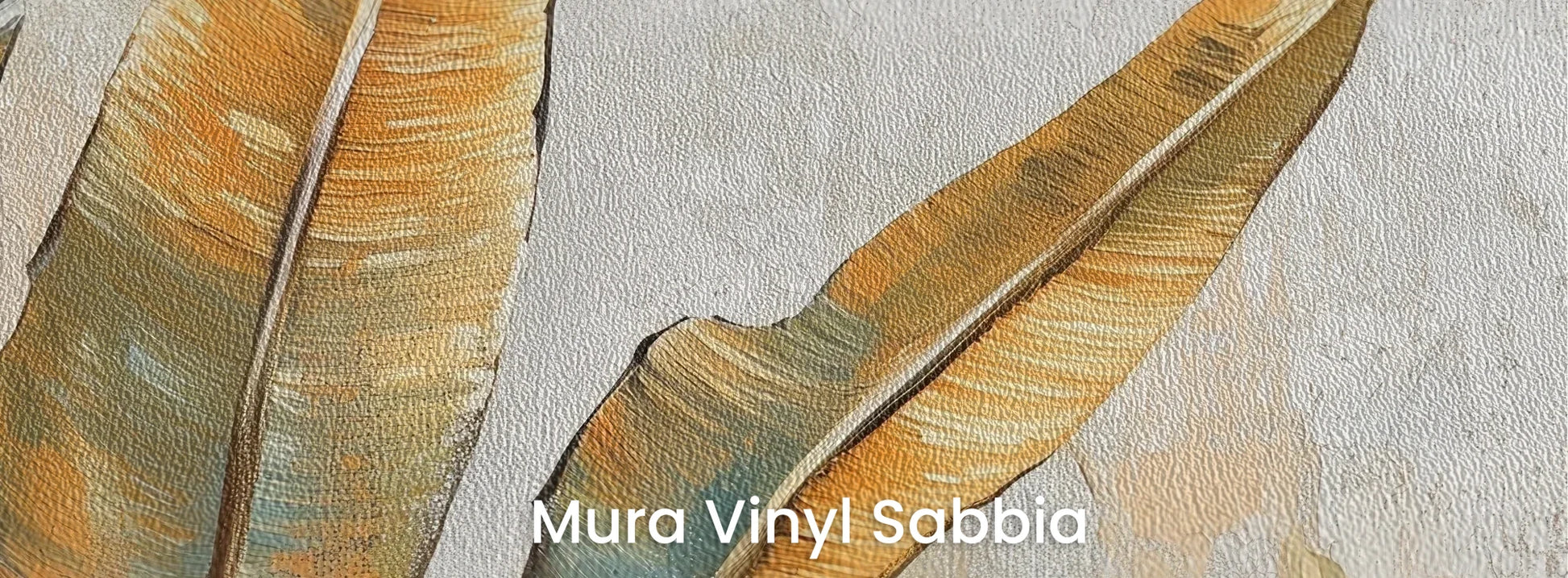 Zbliżenie na fototapetę GILDED FOLIAGE - tapeta z tropikalnymi liśćmi w złoto-turkusowej palecie na podłożu o strukturze ziarna piasku.