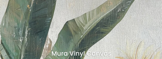 Zbliżenie na fototapetę TROPICAL DAWN - tapeta z tropikalnymi liśćmi w pastelowych odcieniach na podłożu o fakturze płótna.