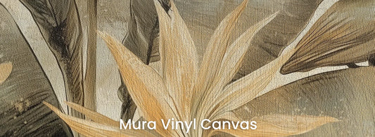 Zbliżenie na fototapetę HUMMINGBIRD LOTUS - tapeta z rajskimi kwiatami i liśćmi w ciepłych tonacjach na podłożu o fakturze płótna.