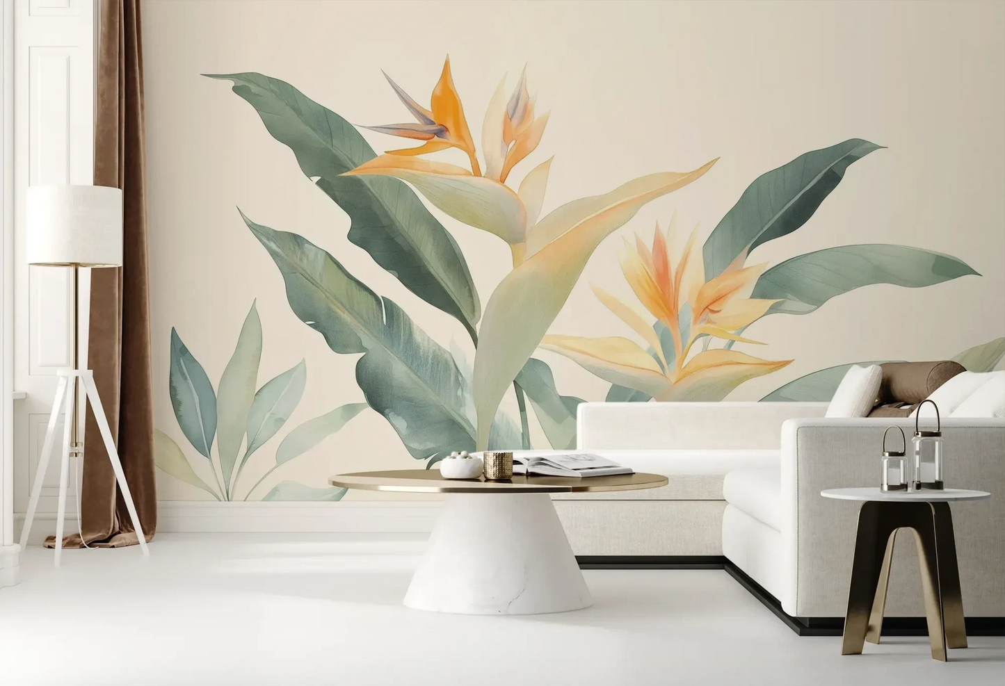 Wzór fototapety STRELITZIA SUNRISE - tapeta z egzotycznymi kwiatami rajskiego ptaka pokazanej w aranżacji salonu.