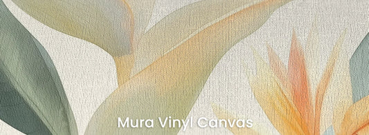 Zbliżenie na fototapetę STRELITZIA SUNRISE - tapeta z egzotycznymi kwiatami rajskiego ptaka na podłożu o fakturze płótna.