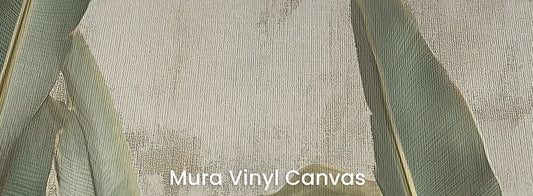 Zbliżenie na fototapetę BOTANICAL GRACE - tapeta z tropikalnymi liśćmi bananowca na podłożu o fakturze płótna.