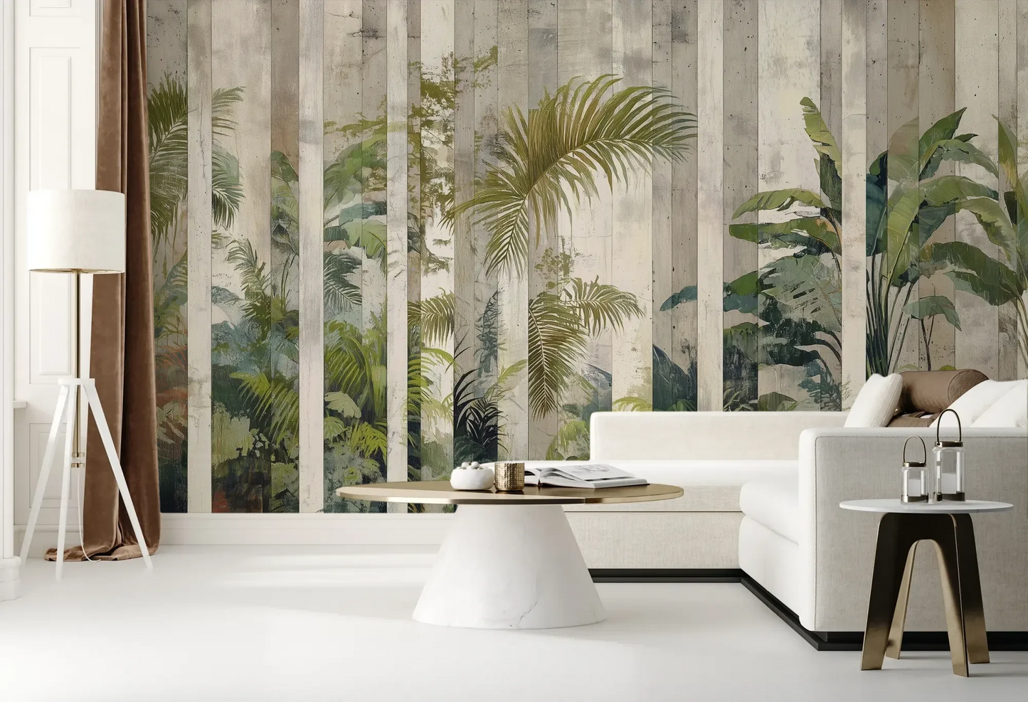 Wzór fototapety VERTICAL PARADISE - tapeta z tropikalną dżunglą na tle jasnych pasów pokazanej w aranżacji salonu.