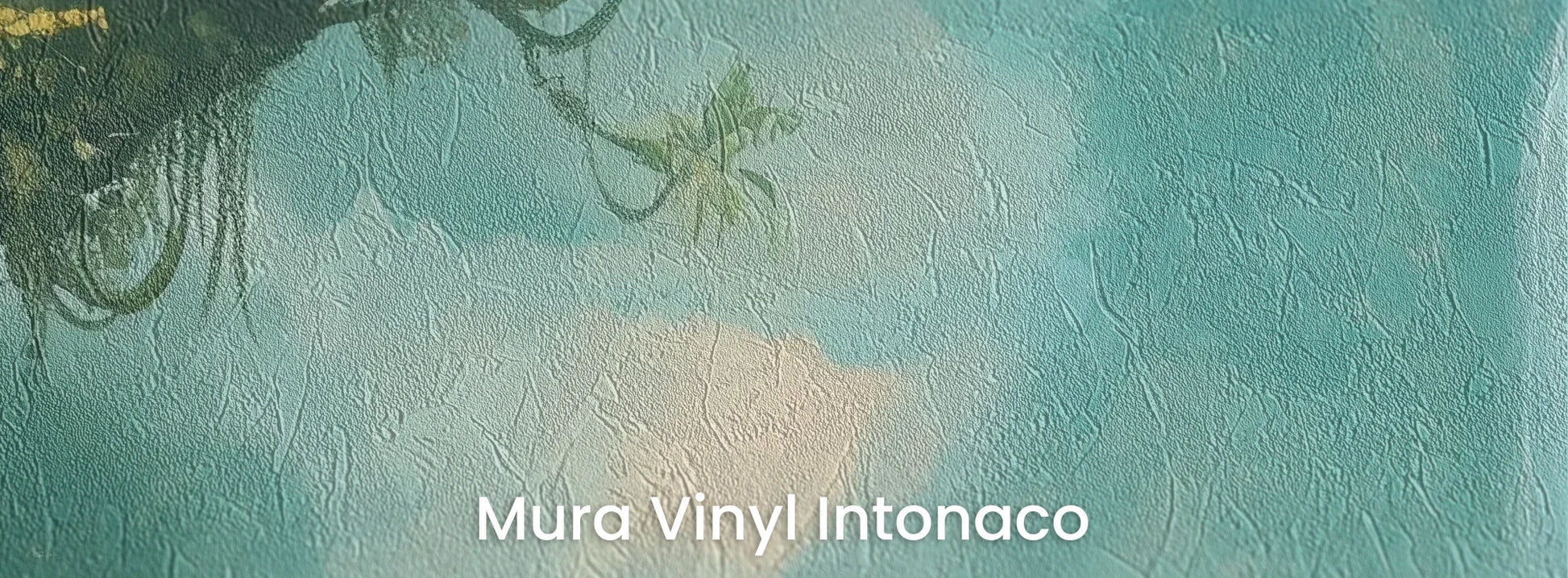 Zbliżenie na fototapetę CRYSTAL MIST - tapeta z magiczną scenerią wodospadu w turkusowej mgle na podłożu o strukturze tartego tynku.