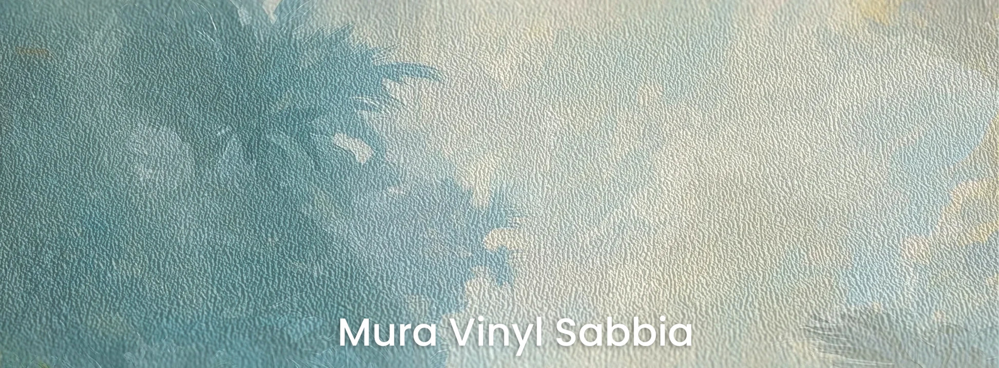 Zbliżenie na fototapetę ETHEREAL MIST - tapeta z tropikalną dżunglą w porannej mgle na podłożu o strukturze ziarna piasku.