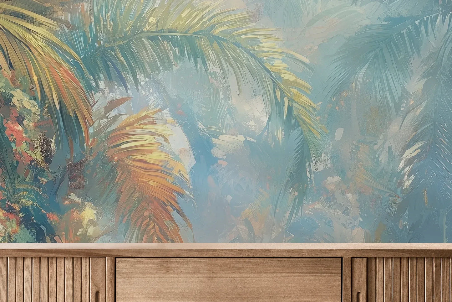 Fototapeta LUMINOUS PALMS - tapeta z tropikalną dżunglą w promieniach słońca pokazana w aranżacji wnętrza z akcentem na ścianie.