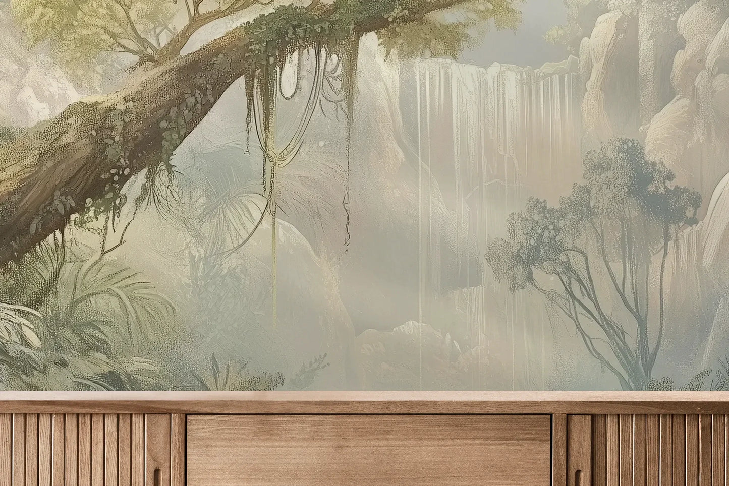 Fototapeta MISTY ENCHANTMENT - tapeta z tropikalną dżunglą w porannej mgle pokazana w aranżacji wnętrza z akcentem na ścianie.