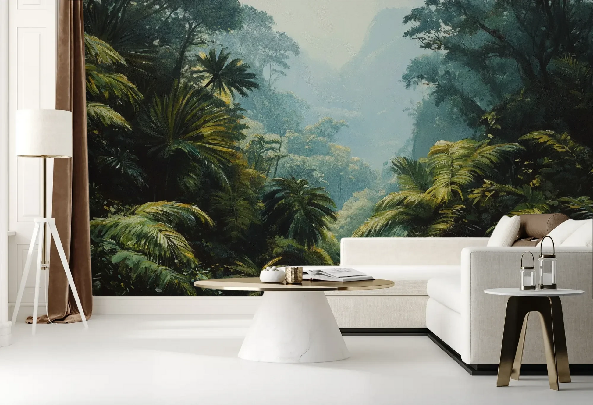 Wzór fototapety EMERALD HAZE - tapeta z tropikalną mglistą dżunglą pokazanej w aranżacji salonu.