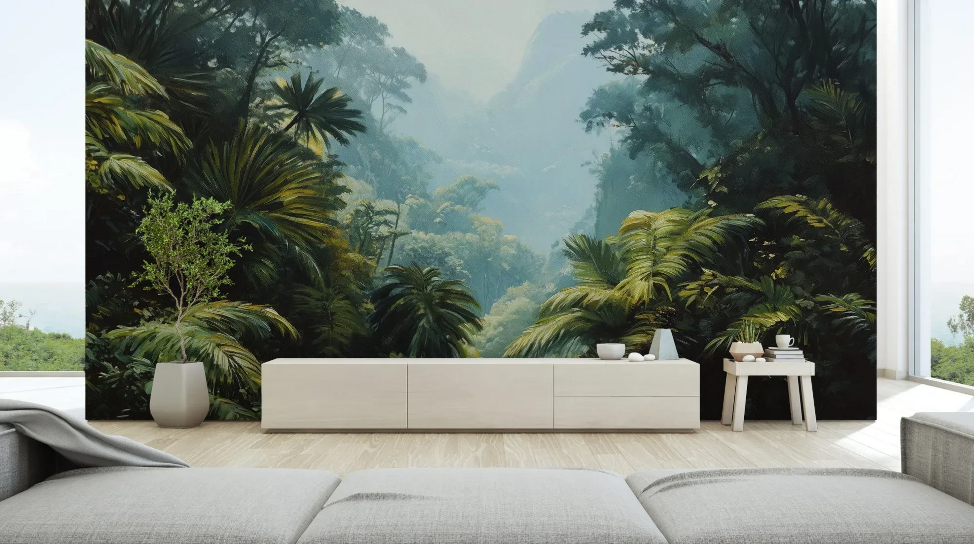 Wzór fototapety EMERALD HAZE - tapeta z tropikalną mglistą dżunglą pokazanej w aranżacji salonu.