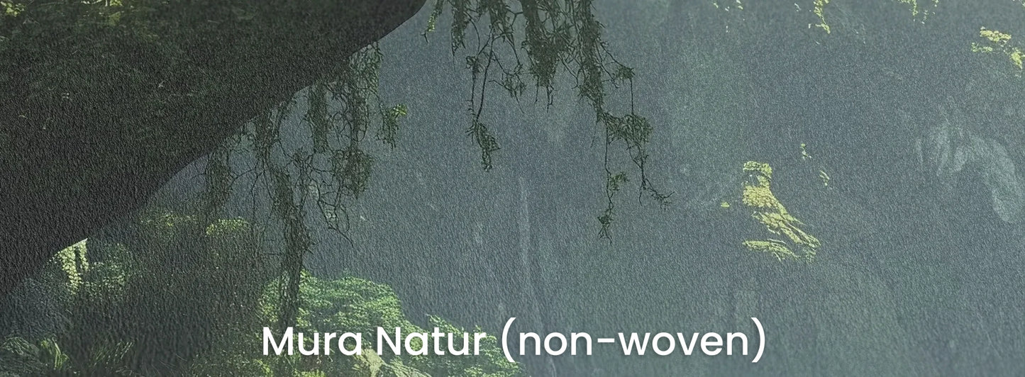 Zbliżenie na fototapetę MYSTIC PATHWAY - tapeta z mglistą ścieżką w tropikalnym lesie na naturalnym podłożu ekologicznym.
