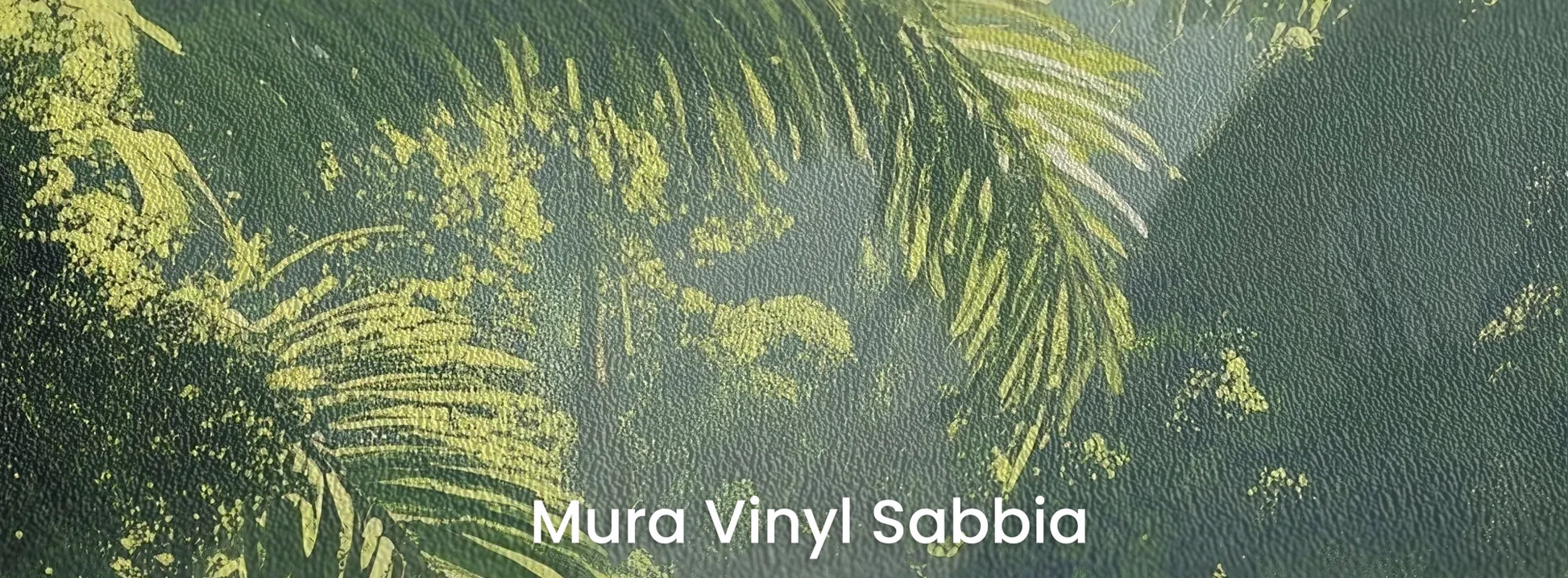 Zbliżenie na fototapetę EMERALD SANCTUARY - tapeta z tropikalnym lasem w mistycznej poświacie na podłożu o strukturze ziarna piasku.