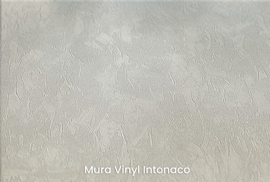 Zbliżenie na artystyczną fototapetę o nazwie SERENE CUMULUS VISTA na podłożu Mura Vinyl Intonaco - struktura tartego tynku.